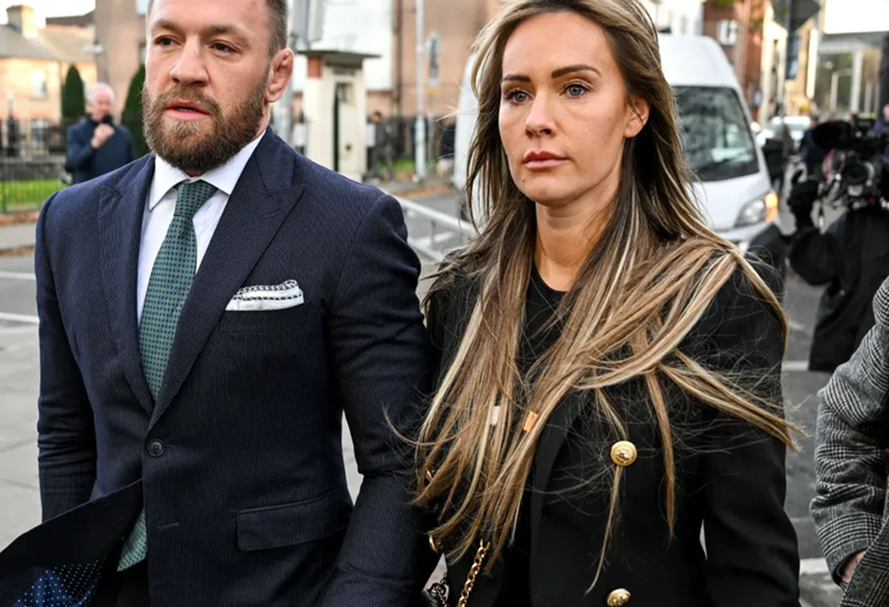 من "نادلة" إلى عروس الفاتيكان.. ماكغريغور يتزوج دي ديفلين وفاء لشريكة رحلة صعوده