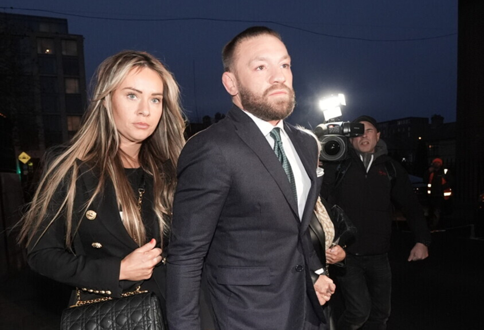 من "نادلة" إلى عروس الفاتيكان.. ماكغريغور يتزوج دي ديفلين وفاء لشريكة رحلة صعوده