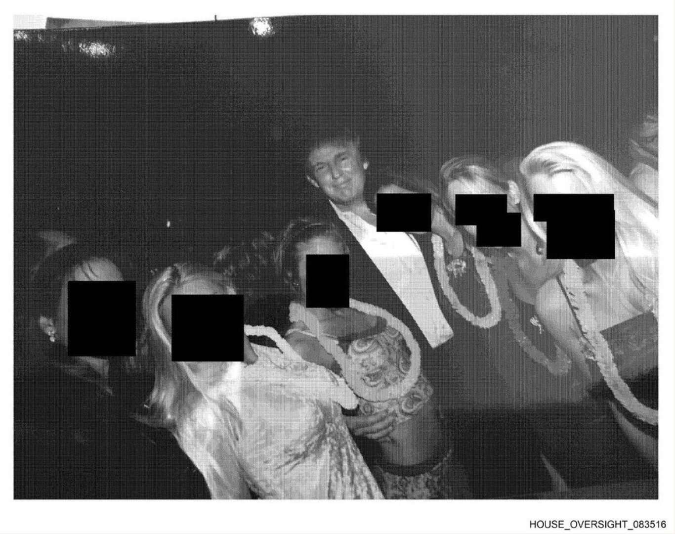 ماذا قال ترامب عن ظهوره في صور جيفري إبستين؟