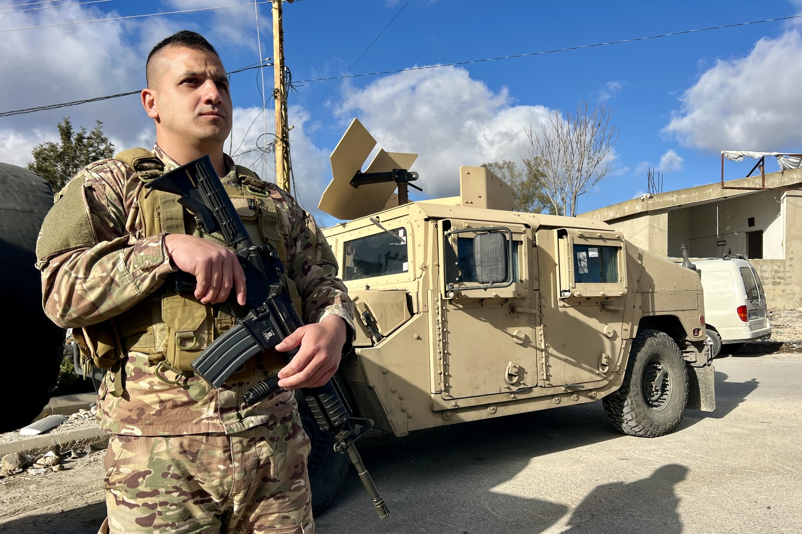 توتر في قرية بجنوب لبنان بعد قيام الجيش واليونيفيل بتفتيش منزل تهدد إسرائيل بقصفه