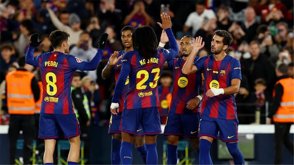 "بهتافات ألونسو".. جماهير برشلونة تسخر من ريال مدريد في "كامب نو" (فيديو)