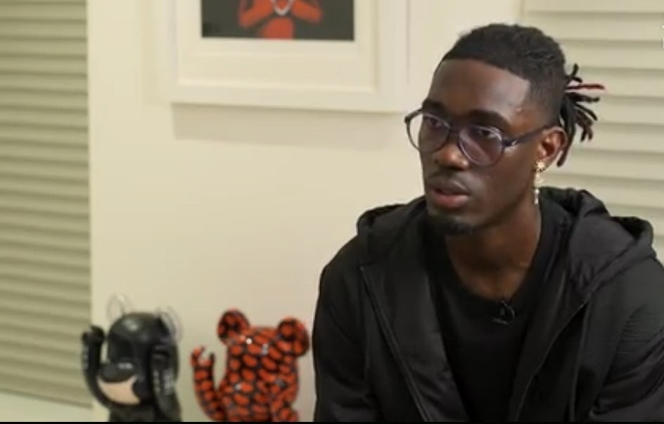 بسبب سرقة بقيمة مليون جنيه إسترليني.. لاعب يلجأ إلى "غاز الضحك" (صورة)