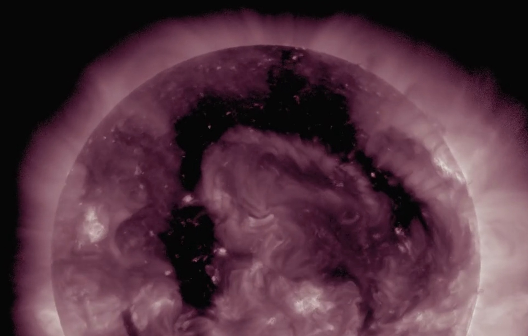 تحذيرات من عواصف مغناطيسية قد تضرب الأرض منتصف الشهر الجاري