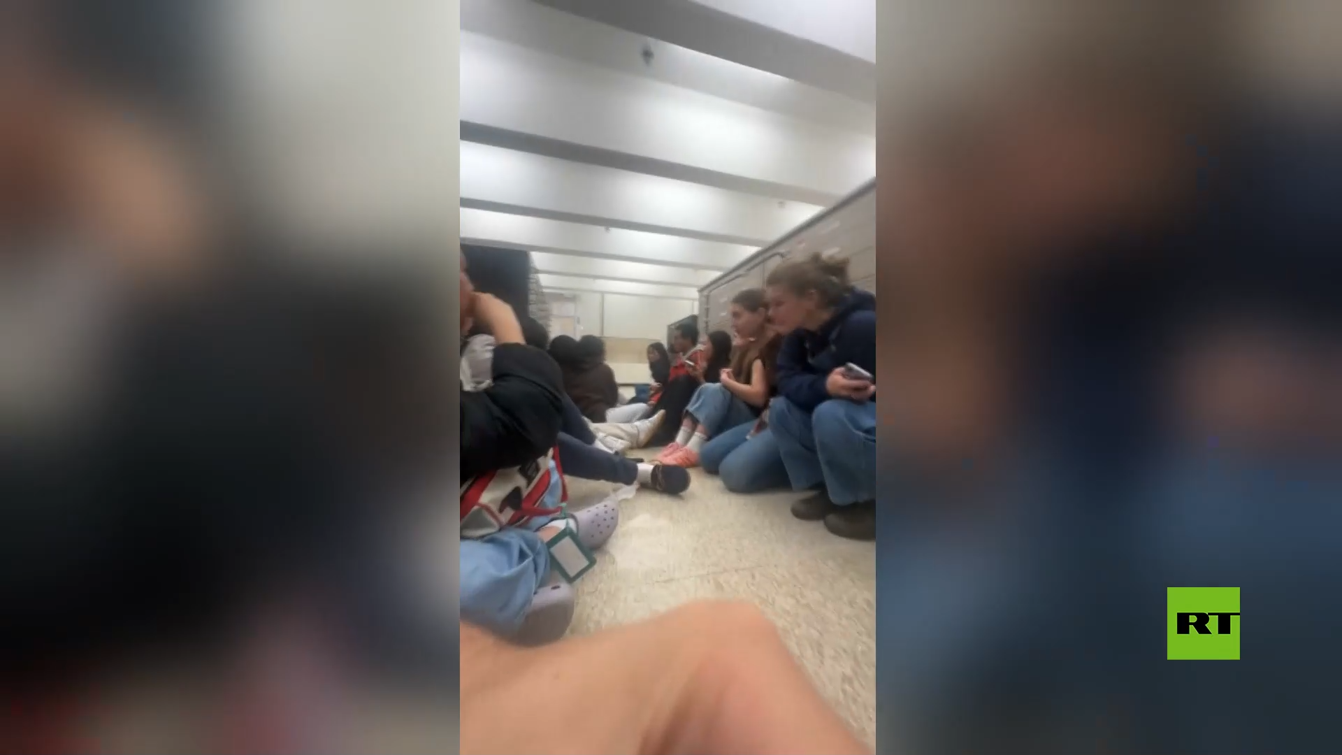 لحظات ذعر بين طلاب جامعة أمريكية أثناء إطلاق نار مميت فيها