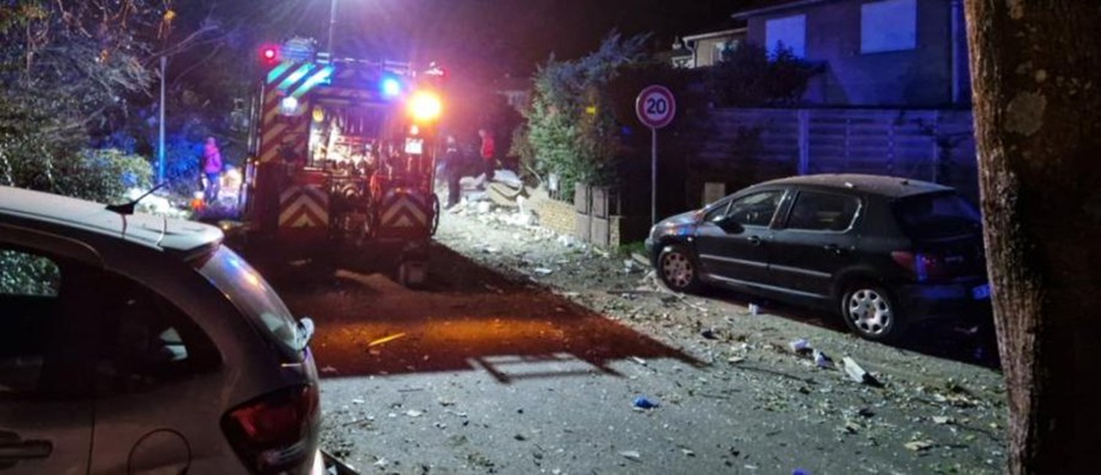 مقتل طفلين جراء انفجار بمبنى سكني في فرنسا (صور + فيديو)