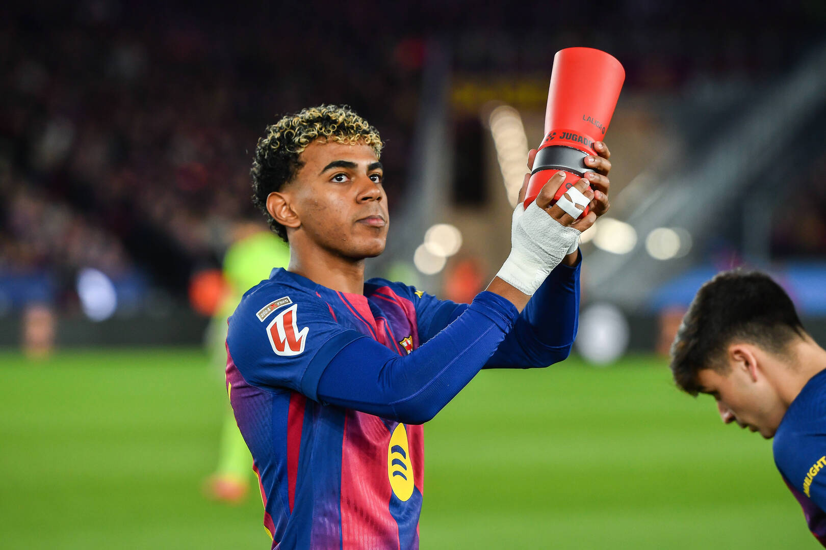 الجيل الجديد يفرض نفسه.. لامين جمال يتفوق تسويقيا على ميسي ورونالدو