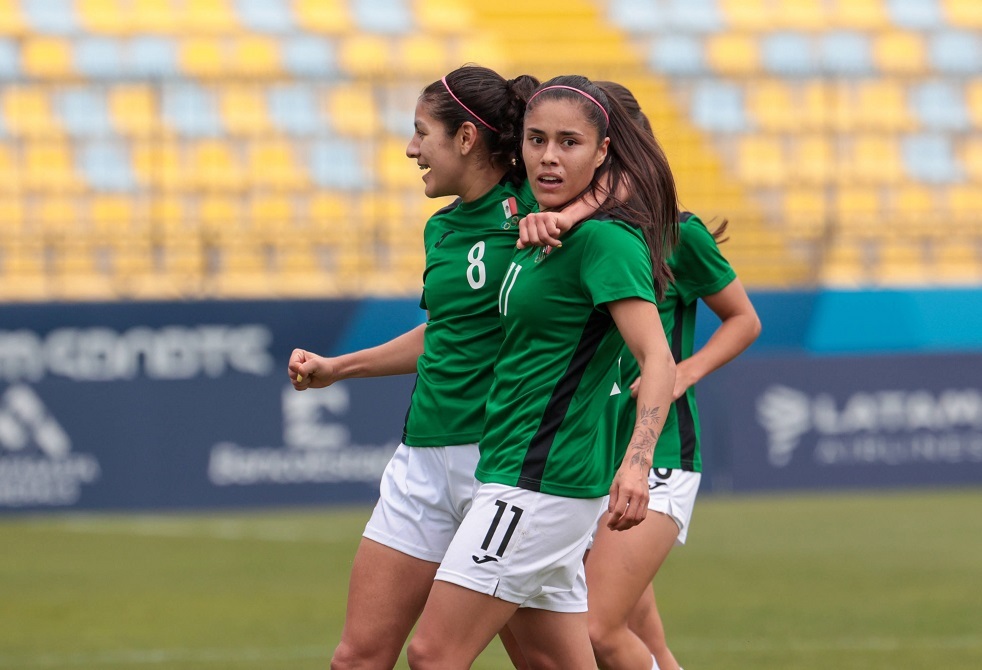 "ركلة العقرب".. ليزبيث أوفايي تفوز بجائزة أجمل هدف لعام 2025 (فيديو)