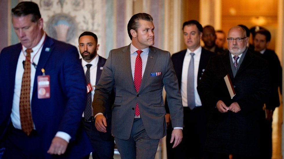 وزير الحرب الأمريكي يؤكد عدم نشر فيديو الضربة الثانية قبالة فنزويلا