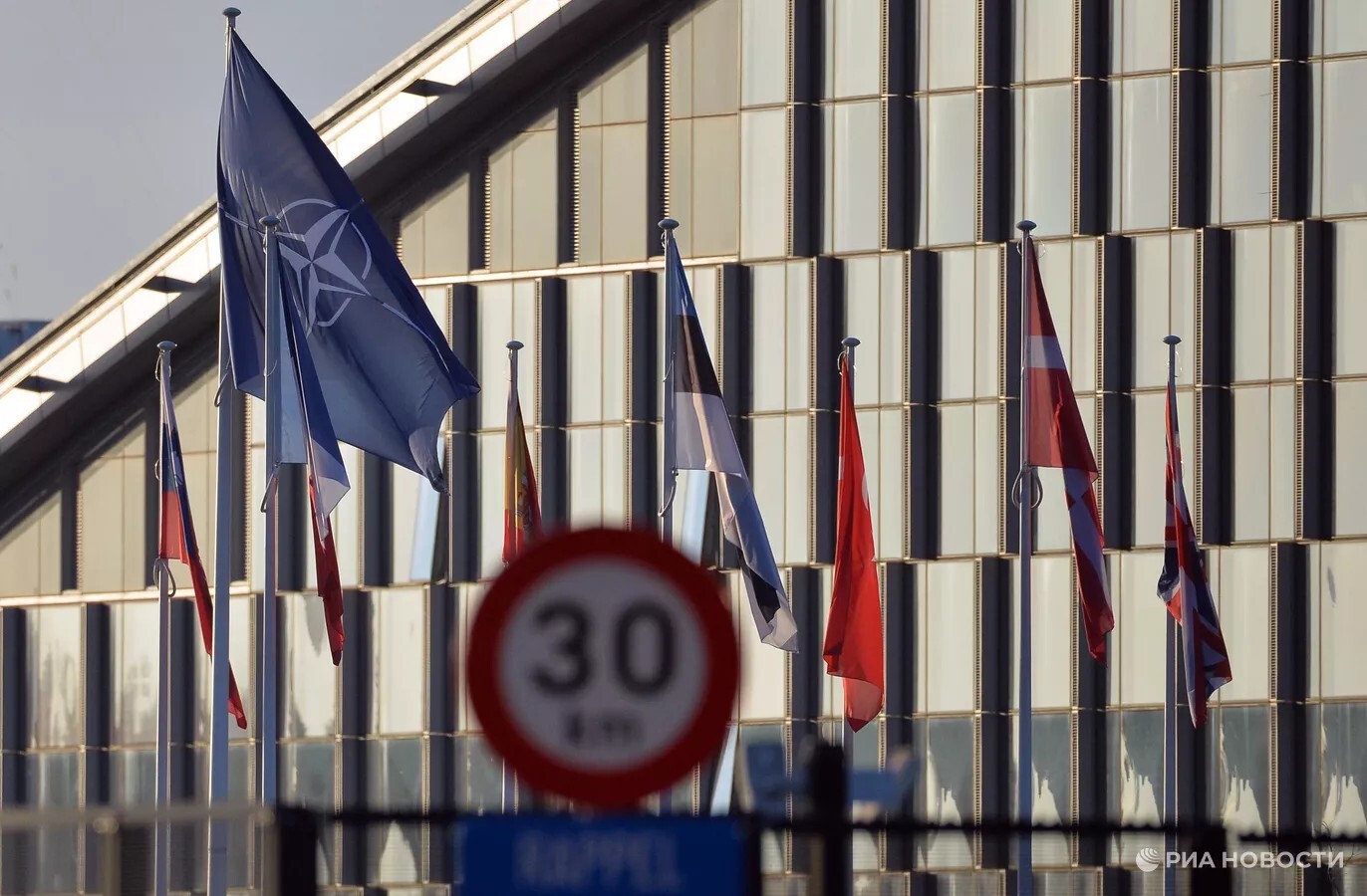 نيويورك تايمز تكشف عن قرار الاتحاد الأوروبي والولايات المتحدة حول نشر قوات في أوكرانيا