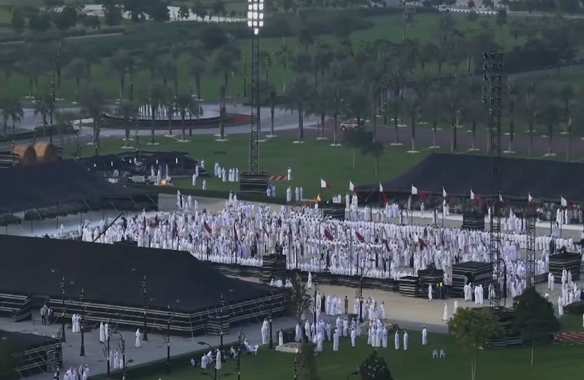 الأمير تميم يشارك في عرضة هل قطر احتفالا بـ "اليوم الوطني للدولة" (فيديو + صور)