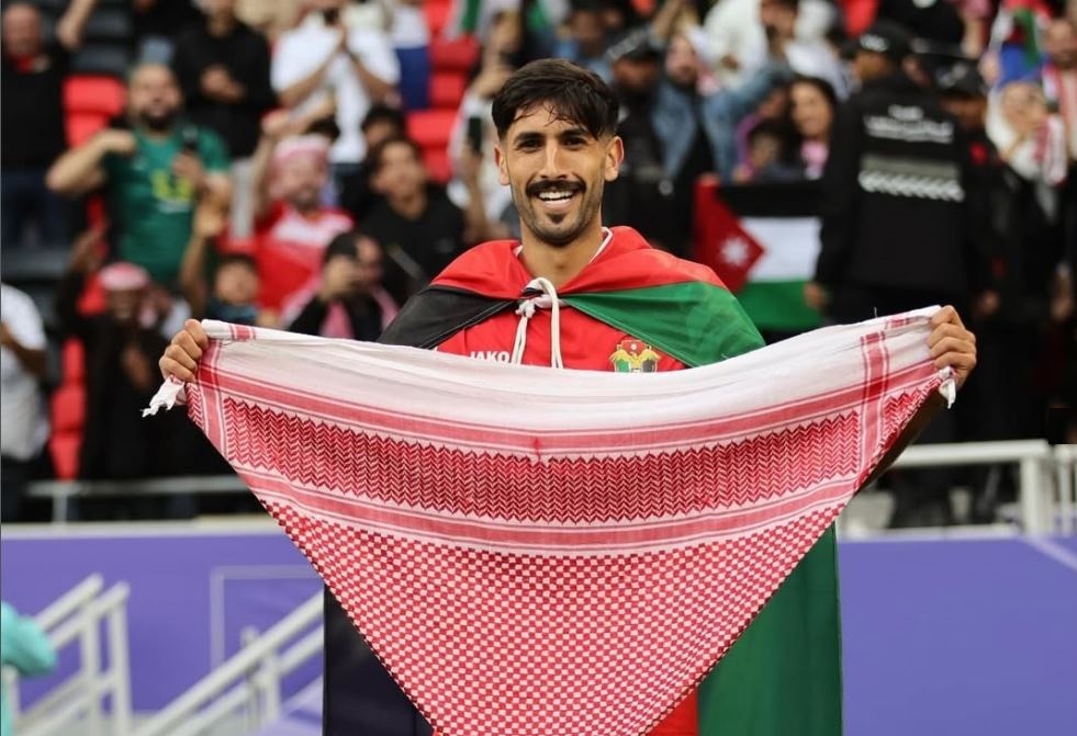 أول تعليق من النجم الأردني يزن النعيمات بعد خضوعه لعملية جراحية في قطر