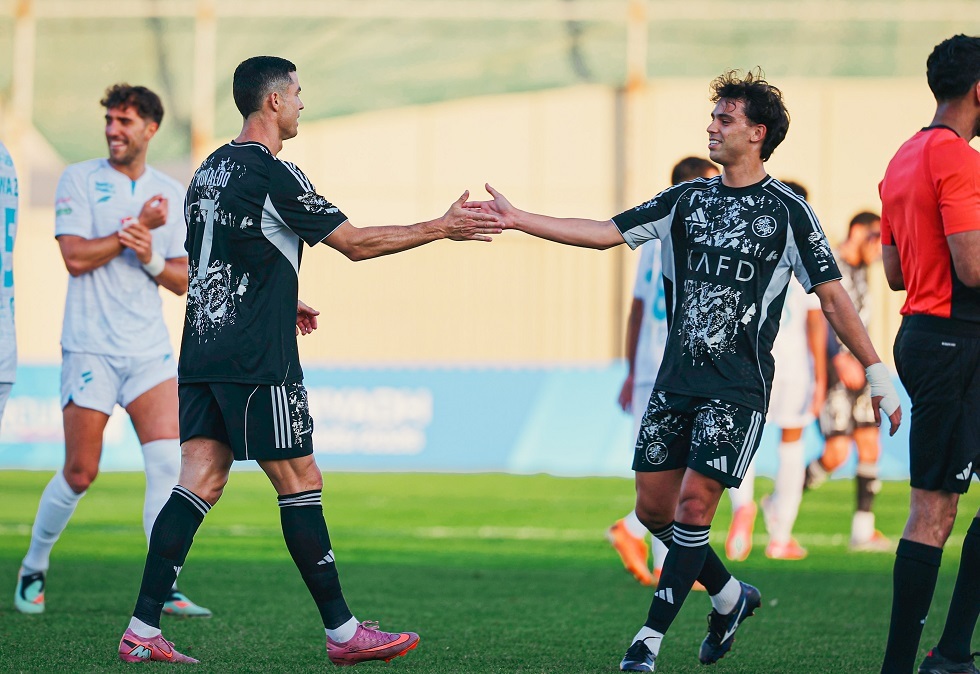 بالقميص الأسود الجديد.. رونالدو يوجه رسالة لجماهير النصر السعودي (صورة)