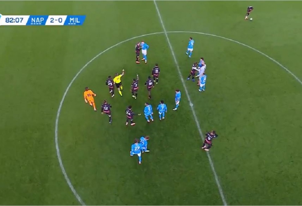 نابولي يجرّد ميلان من لقب السوبر الإيطالي ويبلغ الدور النهائي (فيديو)