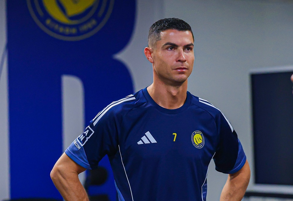 رونالدو يستعرض عضلاته "المفتولة" بعد جلسة "ساونا".. صور