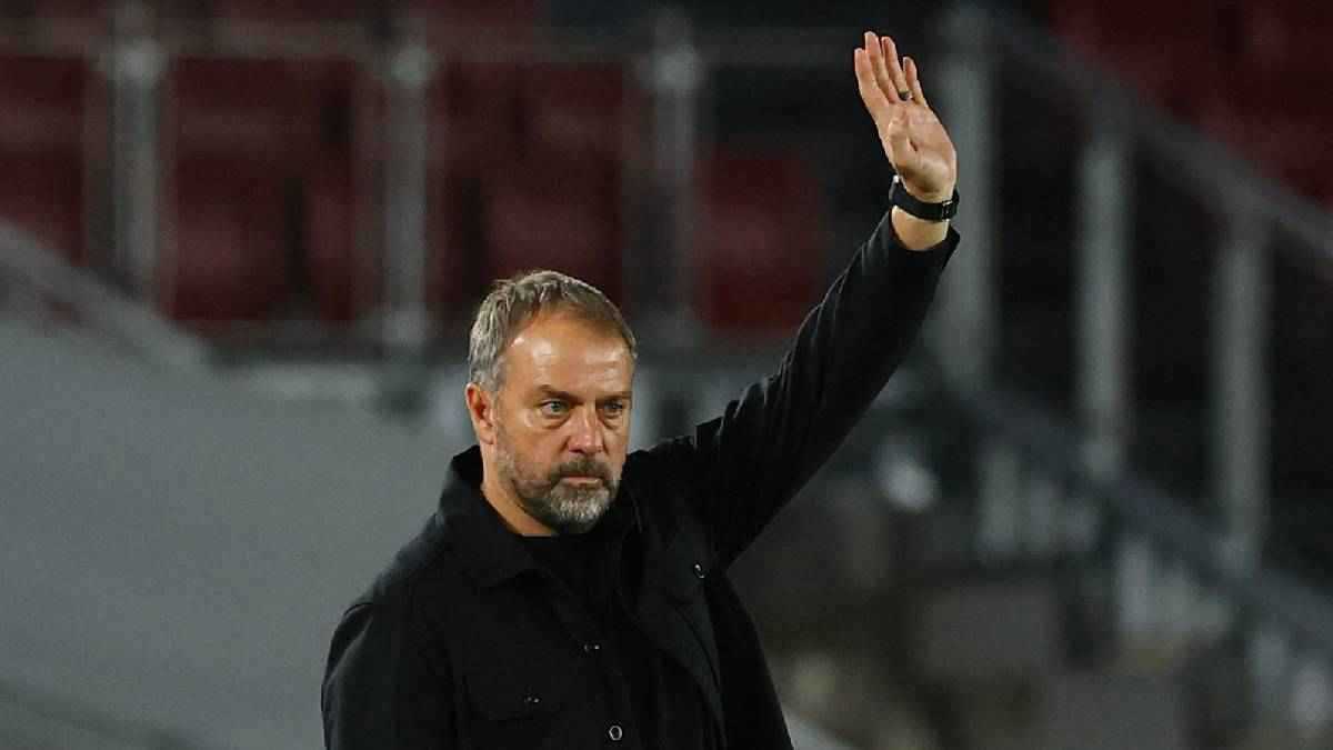 "موقف متكرر".. فليك يحسم موقفه من تجديد عقده مع برشلونة