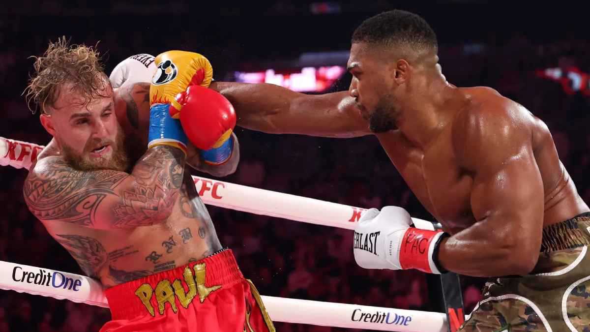 بالضربة القاضية.. أنتوني جوشوا يقضي على جيك بول (فيديو - صور)