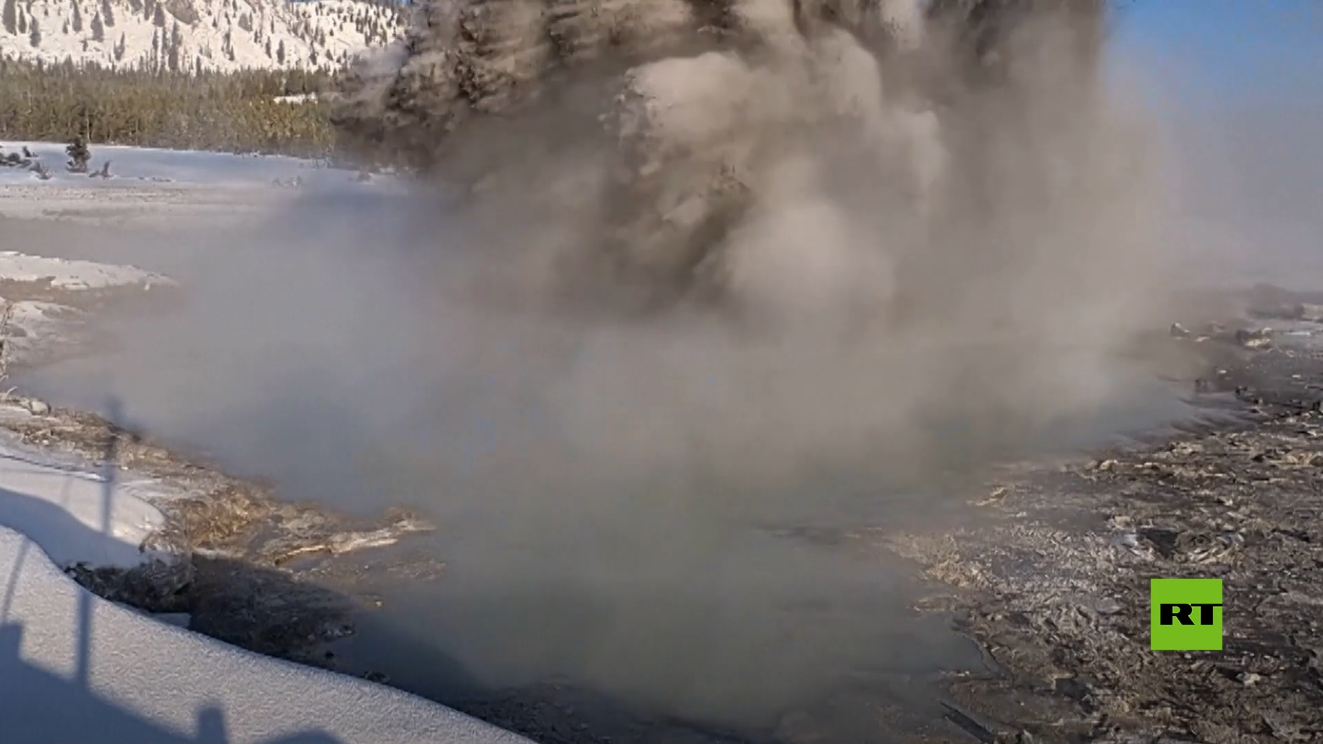 الولايات المتحدة.. لحظة نشاط فتحة بركانية في منتزه يلوستون الوطني