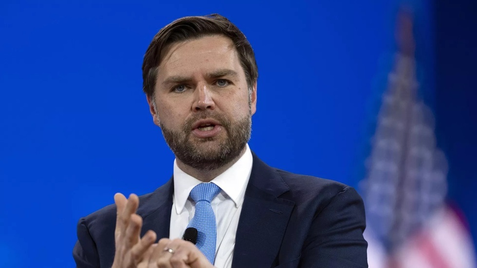 نائب الرئيس الأمريكي: أولويتنا كبار السن الأمريكيون وليس إرسال الأموال إلى أوكرانيا