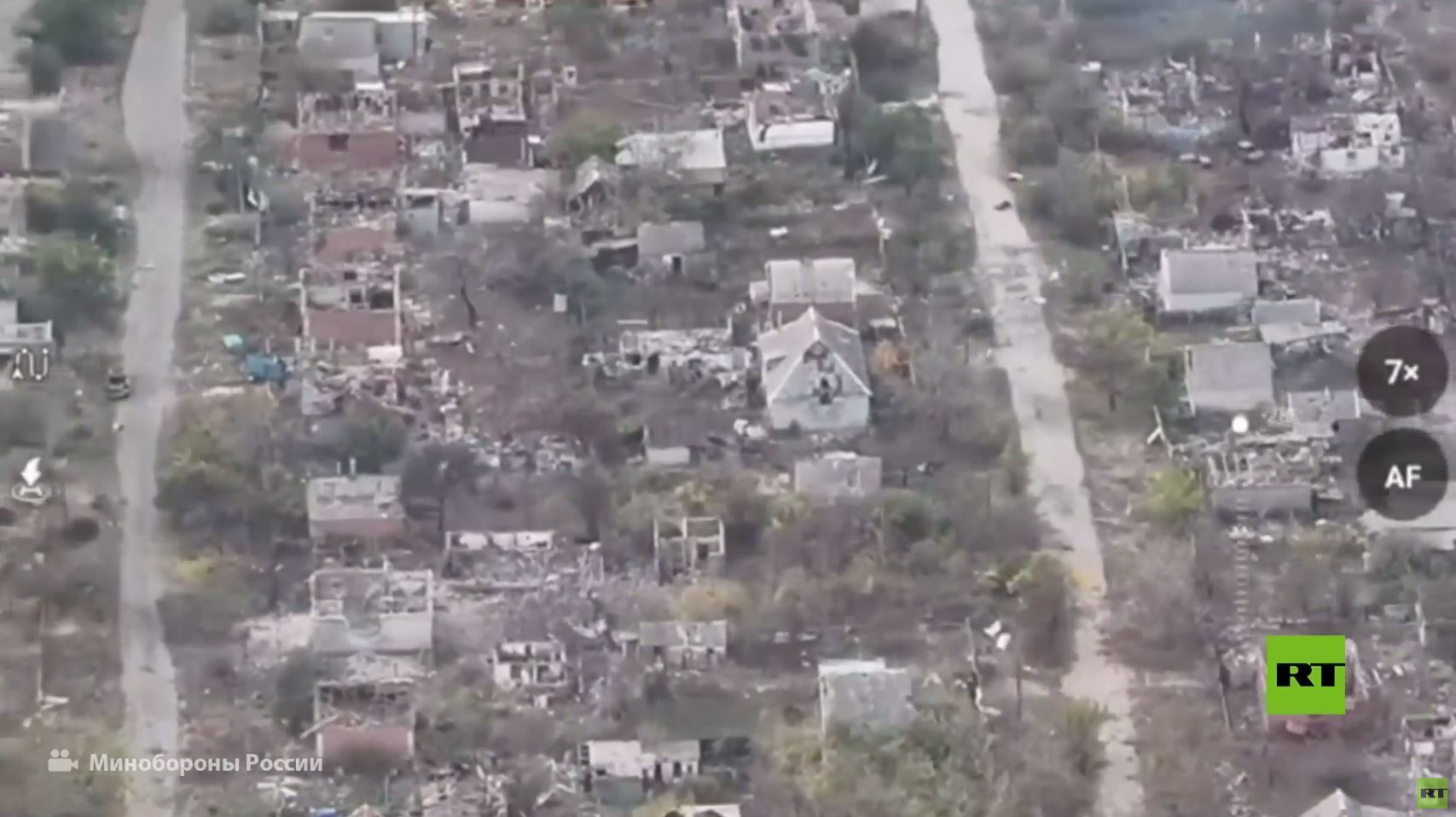 مقاطعة دونيتسك.. مدفع هاوتزر الروسي "D-30" يشن قصفا على مواقع أوكرانية