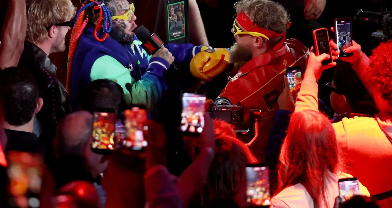 أحدث ظهور لجيك بول بعد خسارته بالضربة القاضية وكسر فكه أمام جوشوا (فيديو)