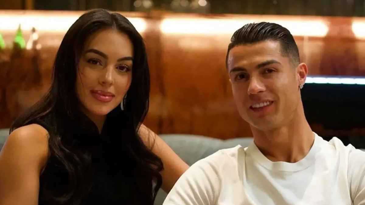 لغز جورجينا.. لماذا يحمل حراس شريكة رونالدو مصابيح قوية نهارا؟ (فيديو)