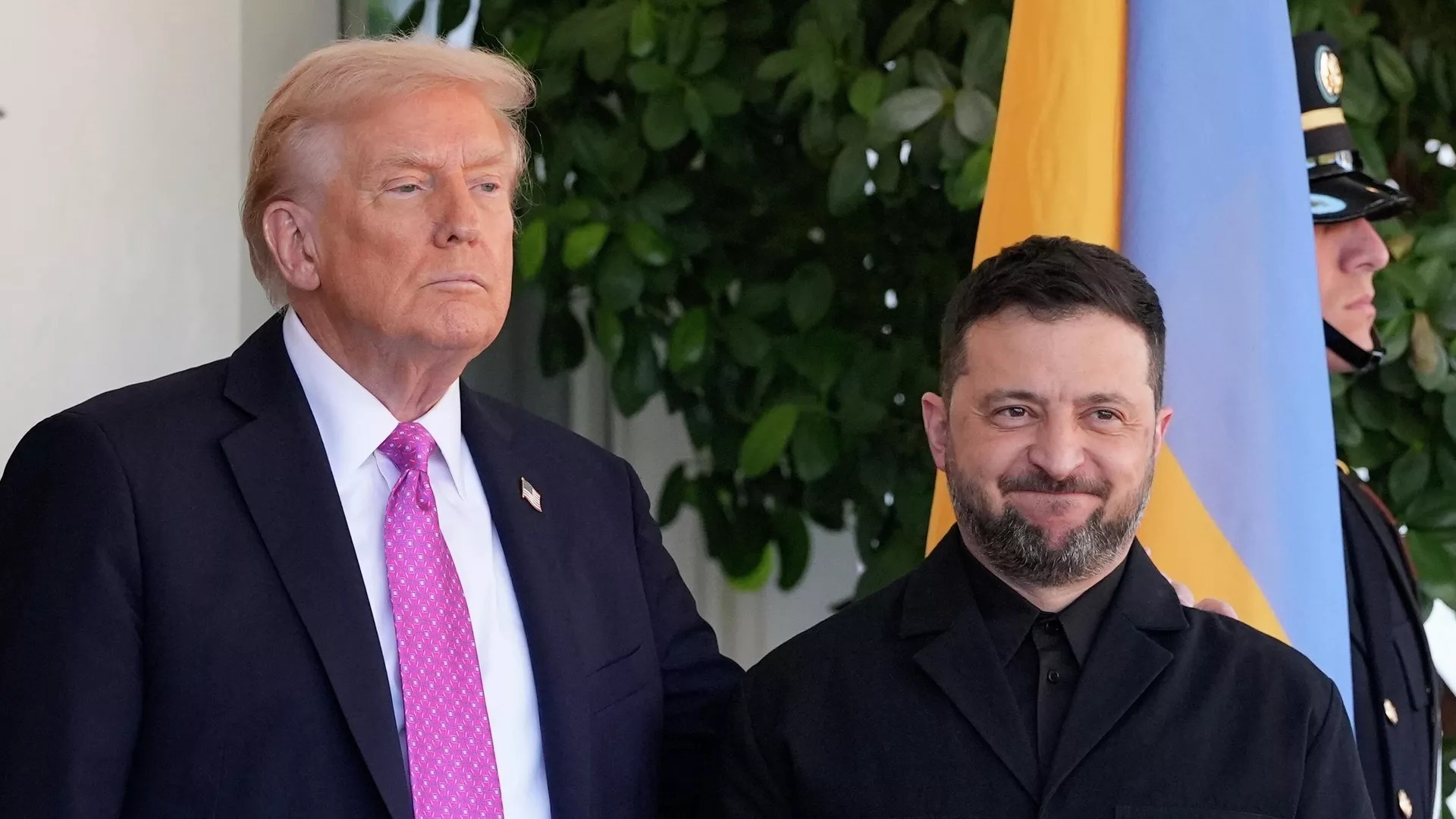 "أكسيوس": زيلينسكي مستعد للدعوة إلى استفتاء على خطة ترامب لوقف إطلاق النار