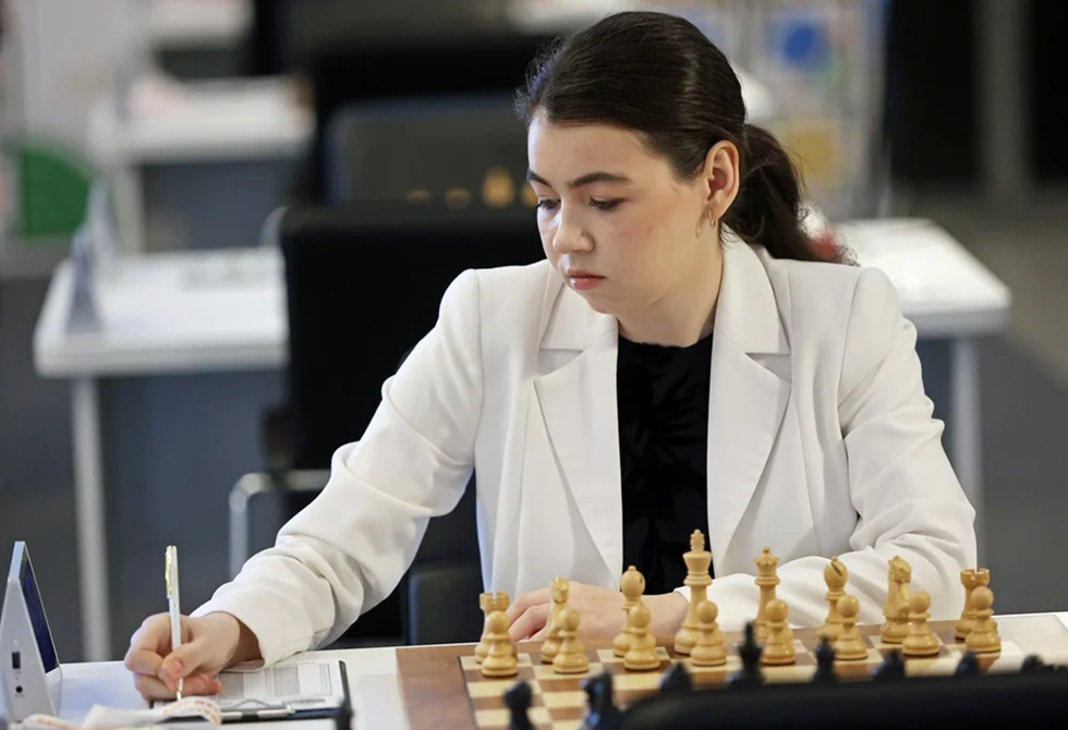 الروسية غورياتشكينا تتوج بلقب بطولة العالم للشطرنج السريع