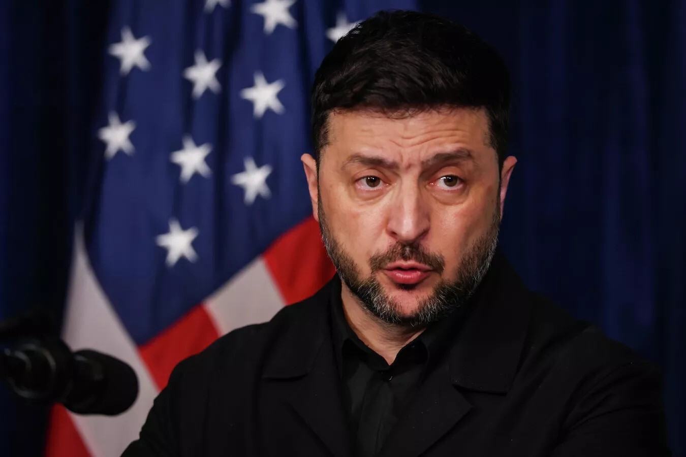 زيلينسكي يشترط الضمانات الأمنية من أجل إنهاء التعبئة وإلغاء الأحكام العرفية