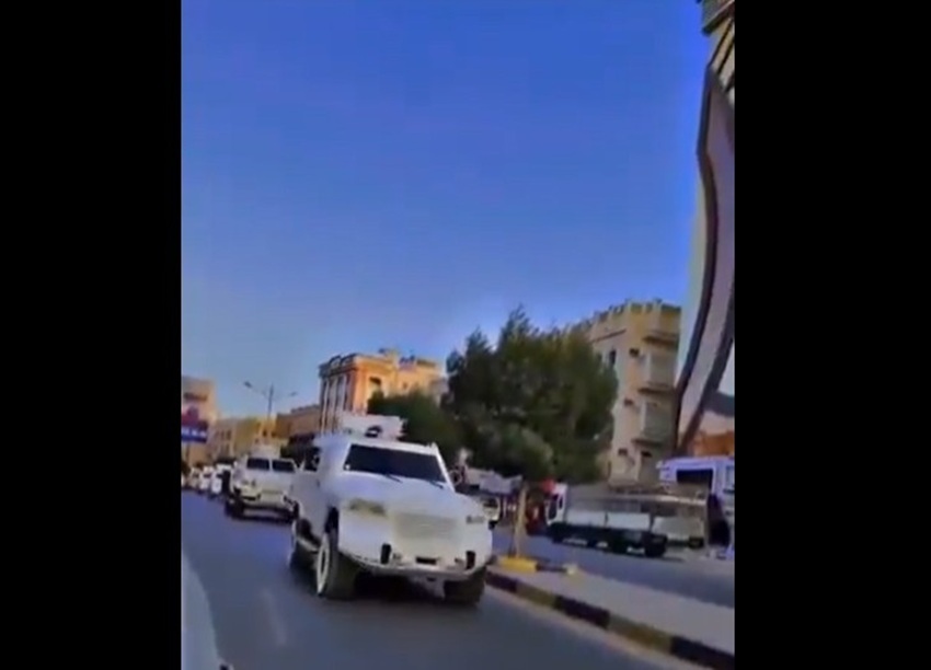 اليمن.. مركبات مدرعة نجت من "الضربة السعودية" تجوب شوارع المكلا