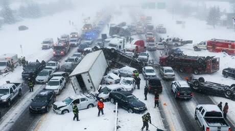 الولايات المتحدة..  تصادم بين 45 مركبة بسبب عاصفة ثلجية (فيديو)