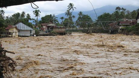 ارتفاع حصيلة ضحايا الفيضانات في إندونيسيا إلى نحو 600 قتيل