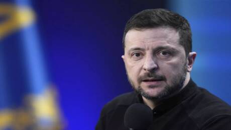 نائب أوكراني: زيلينسكي تلقى أوامر بترك منصبه قبل نهاية الأسبوع