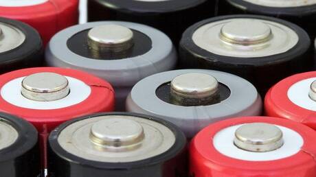 روسيا.. ابتكار ثوري في مجال تصنيع البطاريات الكهربائية