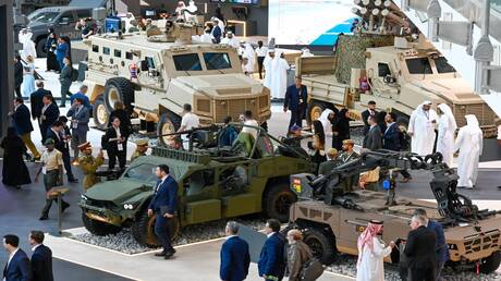 مصر وفرنسا توقعان اتفاقا في الصناعات الدفاعية