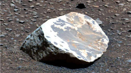 صخور بيضاء تكشف عن تشابه مناخي مذهل بين المريخ والأرض قبل مليارات السنين