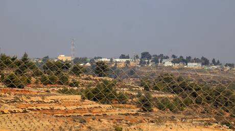 لعزل القرى الفلسطينية.. الجيش الإسرائيلي يعتزم بناء جدار فصل في غور الأردن (صورة)