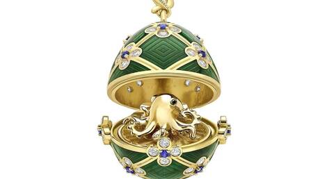 نيوزيلندي يبتلع بيضة 