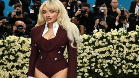 بسبب المهاجرين.. البيت الأبيض يرد بسخرية على الممثلة والمغنية سابرينا كاربنتر