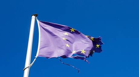 سياسي فرنسي يدعو لتدمير 