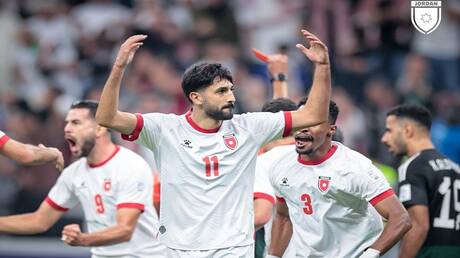 احتفال الكرسي.. يزن النعيمات لشعل مدرجات استاد البيت (فيديو)