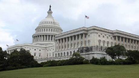 شيوخ اأمريكيون يقدمون قرارا جديدا بشأن صلاحيات ترامب العسكرية في فنزويلا 