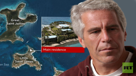 مشاهد لأول مرة من داخل جزيرة المجرم الجنسي إبستين.. أقنعة على الجدران وكرسي مريب (فيديو)