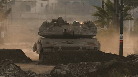 سوريا.. الجيش الإسرائيلي يطلق 4 قذائف مدفعية على أطراف بلدة كويا في ريف درعا الغربي