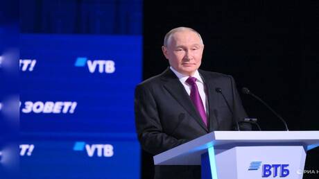 بوتين: فرض التقنيات الخضراء على الدول النامية هو 