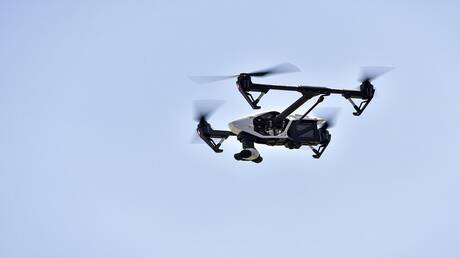 طائرات مسيرة مجهولة تحلق قرب مطار دبلن بعد وصول زيلينسكي