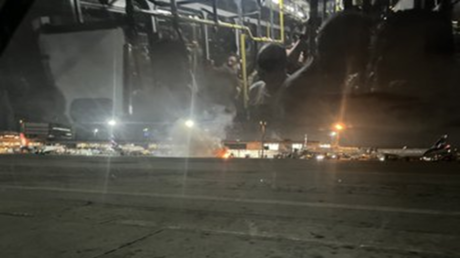 البرازيل.. اندلاع حريق في طائرة إيرباص A320 بعد صعود الركاب إليها (فيديو)