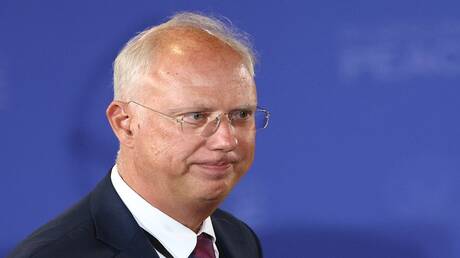 دميترييف يندد بهستيريا الصحافة البريطانية والأوروبية ومحاولات عرقلة الحوار الروسي الأمريكي