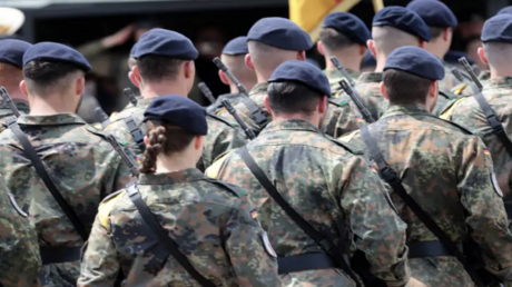 البرلمان الألماني يصوت على قانون جديد يعيد هيكلة الخدمة العسكرية وسط انقسام سياسي واحتجاجات شبابية