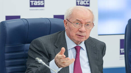 واشنطن تلوح بإزاحة زيلينسكي بعد حملة الاعتقالات في كييف - عاجل 