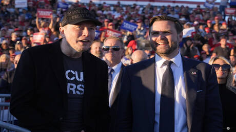 فانس يعيد نشر تدوينة كشف فيها ماسك نفاق وكذب المفوضية الأوروبية في قضايا 